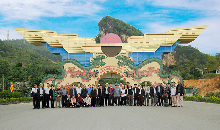 lac-hong-vien-tham-quan-huu-tri-thang-long-12