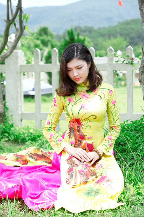 Hoa khôi sinh viên nổi bật trong ngày lễ Phật Đản 15