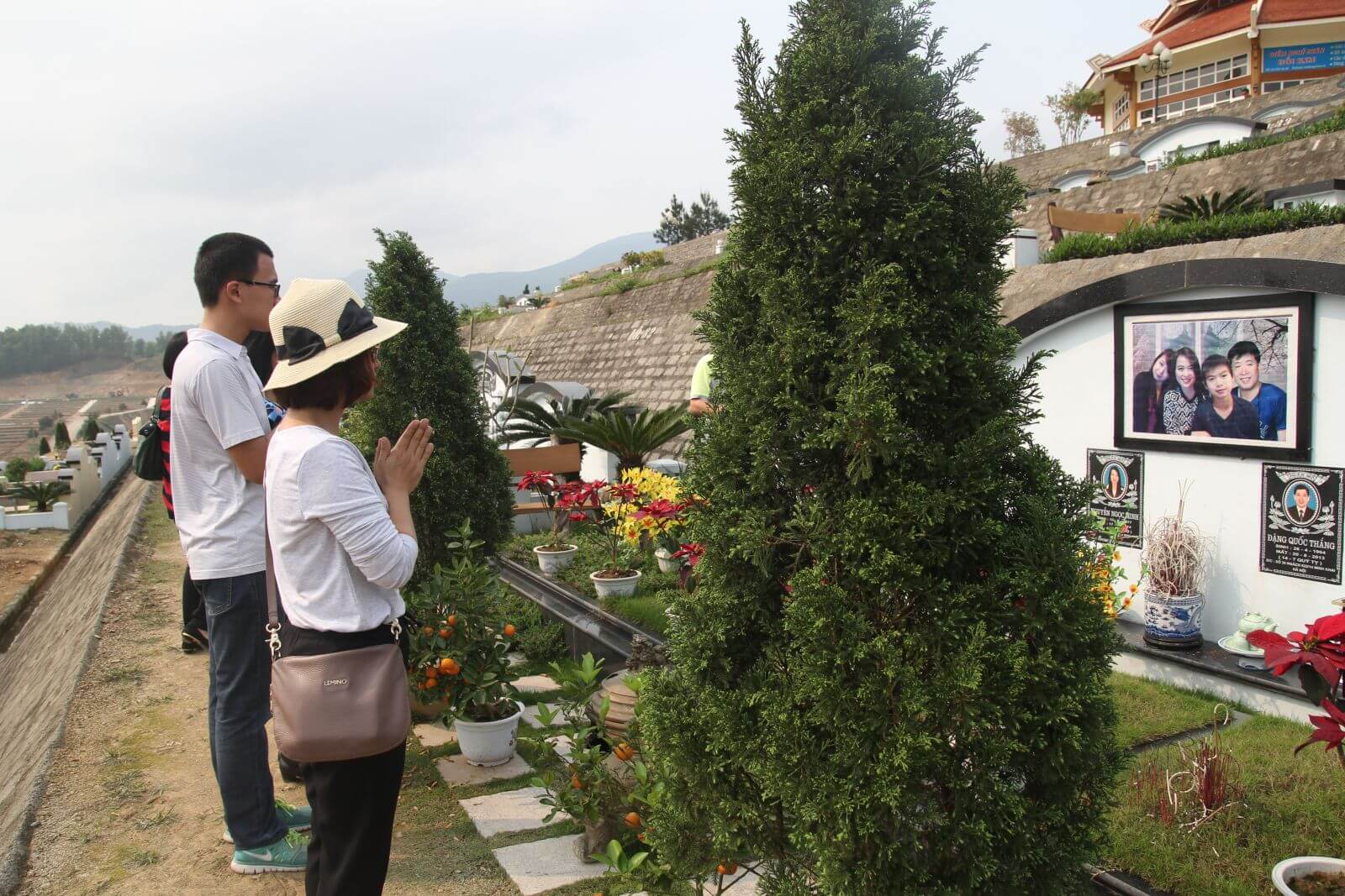 viếng thăm mộ, nghĩa trang 5