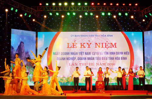 Tôn vinh danh hiệu doanh nghiệp, doanh nhân tiêu biểu tỉnh Hoà Bình 1