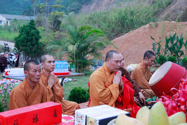 hô thần nhập tượng, công viên nghĩa trang lạc hồng viên 2