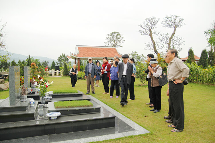 lac-hong-vien-tham-quan-huu-tri-thang-long-5