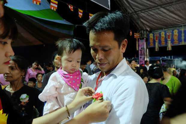 Bông hồng cài áo báo hiếu mùa Vu Lan 9