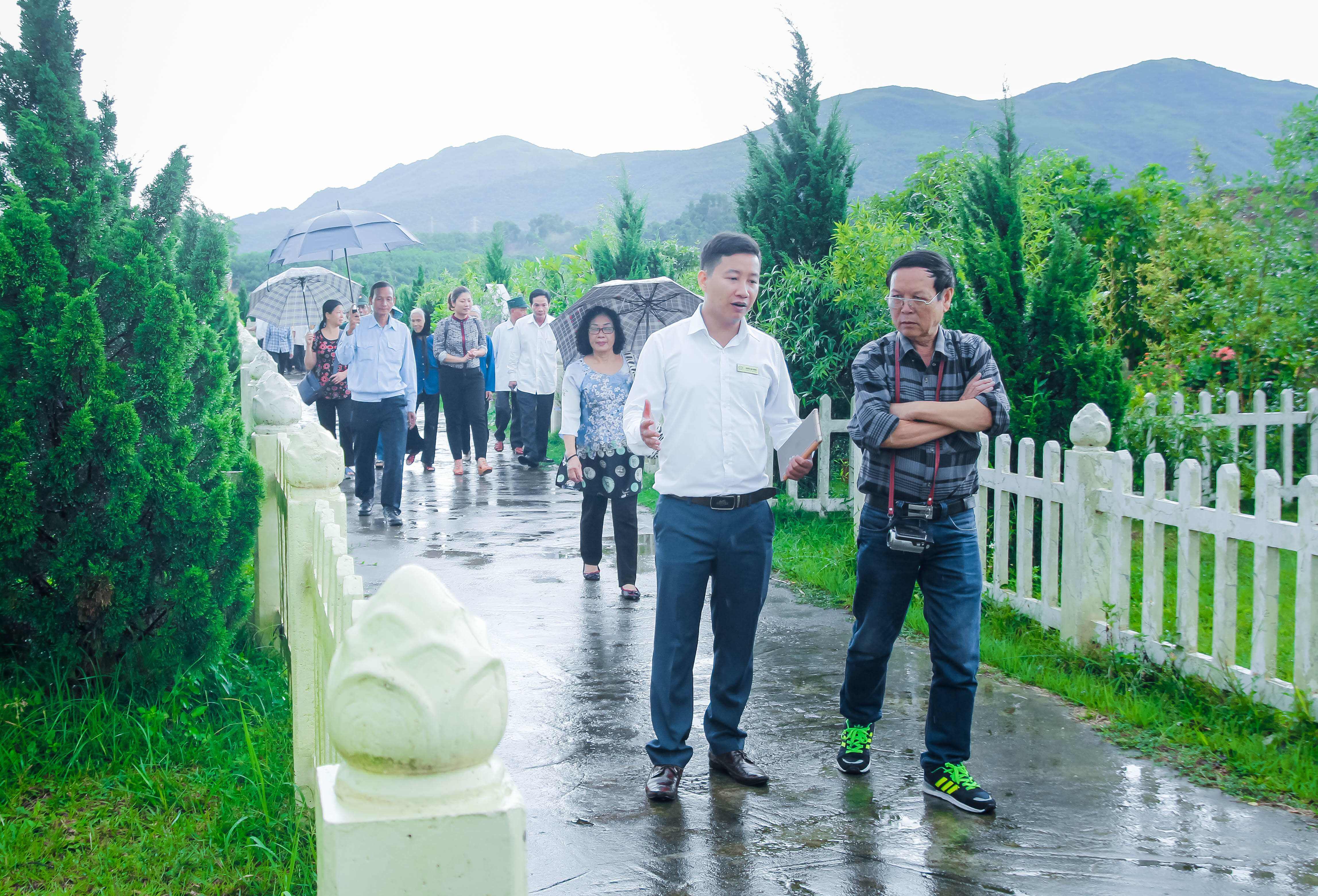 nhạc sĩ năng chức về thăm lạc hồng viên 5