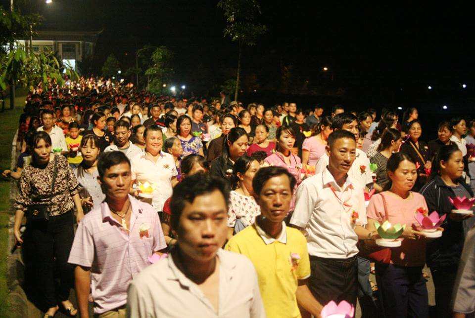 bông hồng cài áo báo hiếu mùa lễ vu lan 17