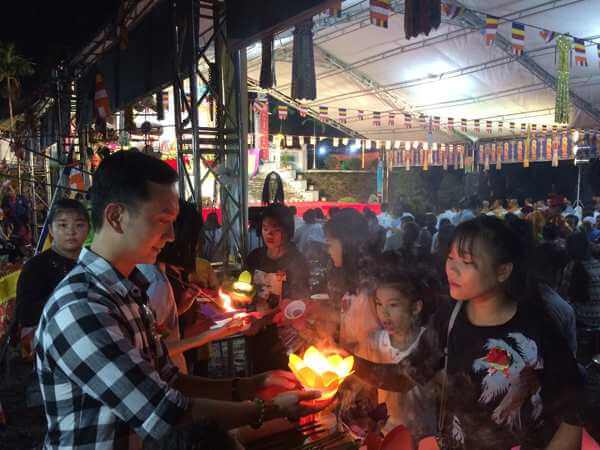 bông hồng cài áo báo hiếu mùa lễ vu lan 33