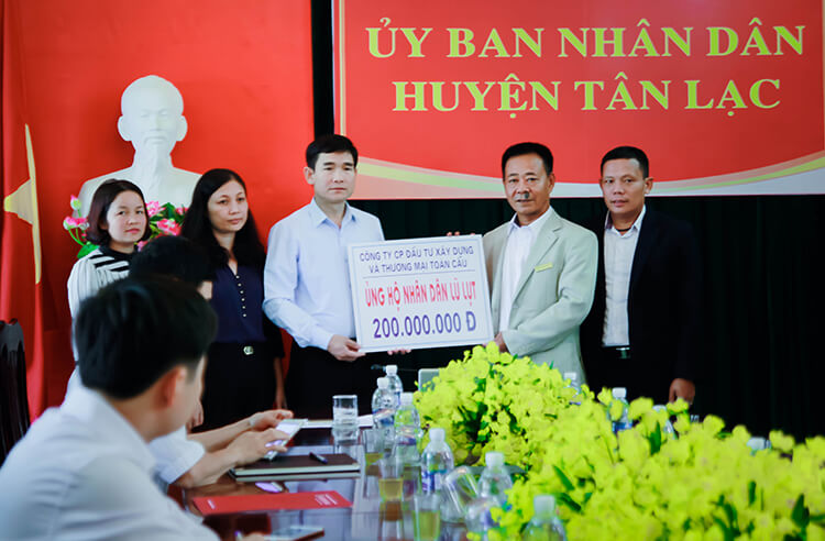từ thiện tân lạc