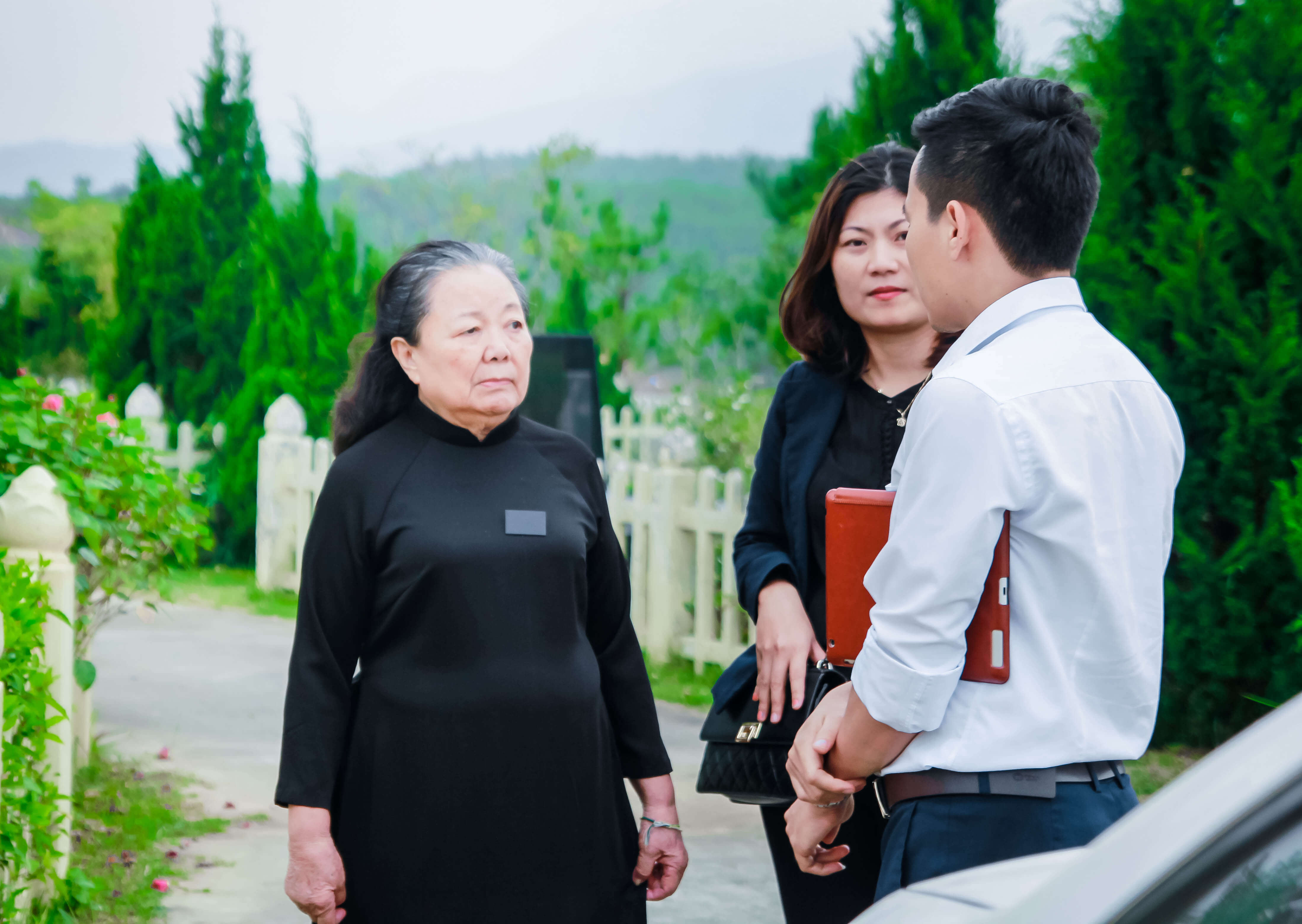 PGS Văn Như Cương an nghỉ tại lạc hồng viên 5