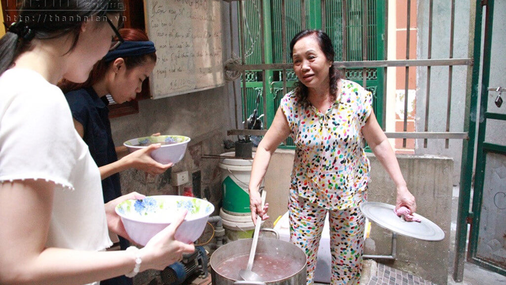 bà đỏ lúc còn sống