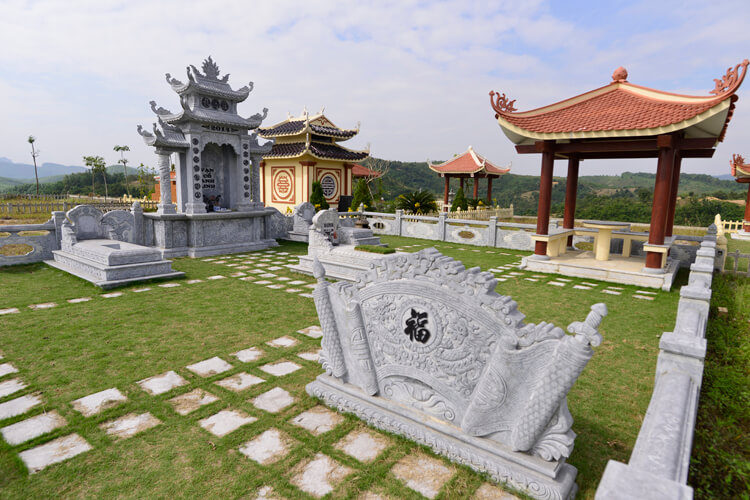 MUA đất cho người cõi âm