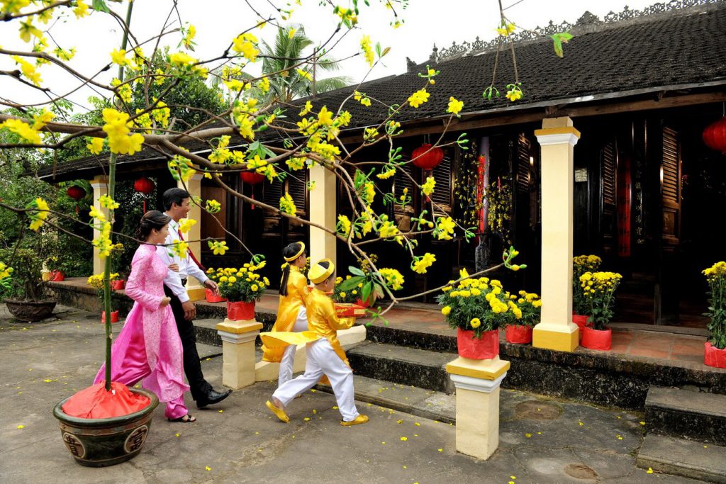 xông đất ngày tết