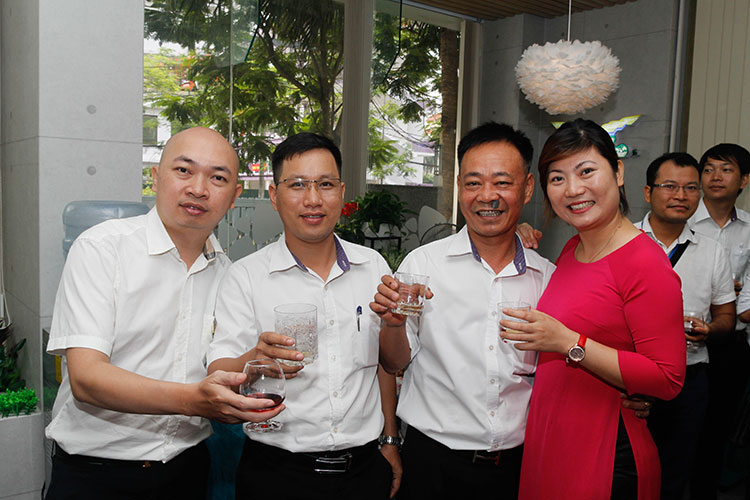 khai trương văn phòng công ty toàn cầu 30