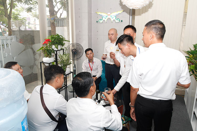 khai trương văn phòng công ty toàn cầu 36